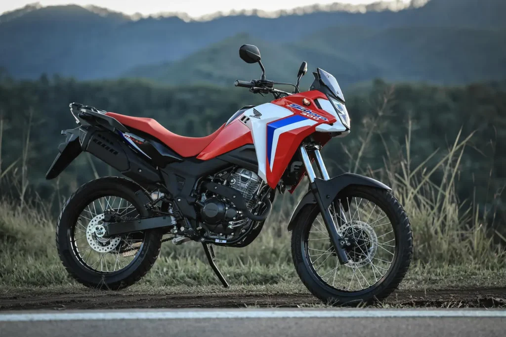 XRE300 Sahara Rally na cor Vermelho Victory Red -  Divulgação/Honda.