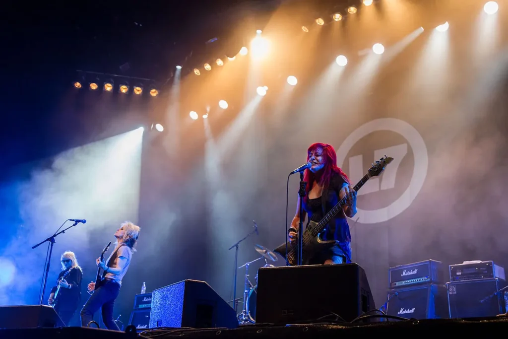 Jennifer Finch, baixista do L7, morre aos 59 anos