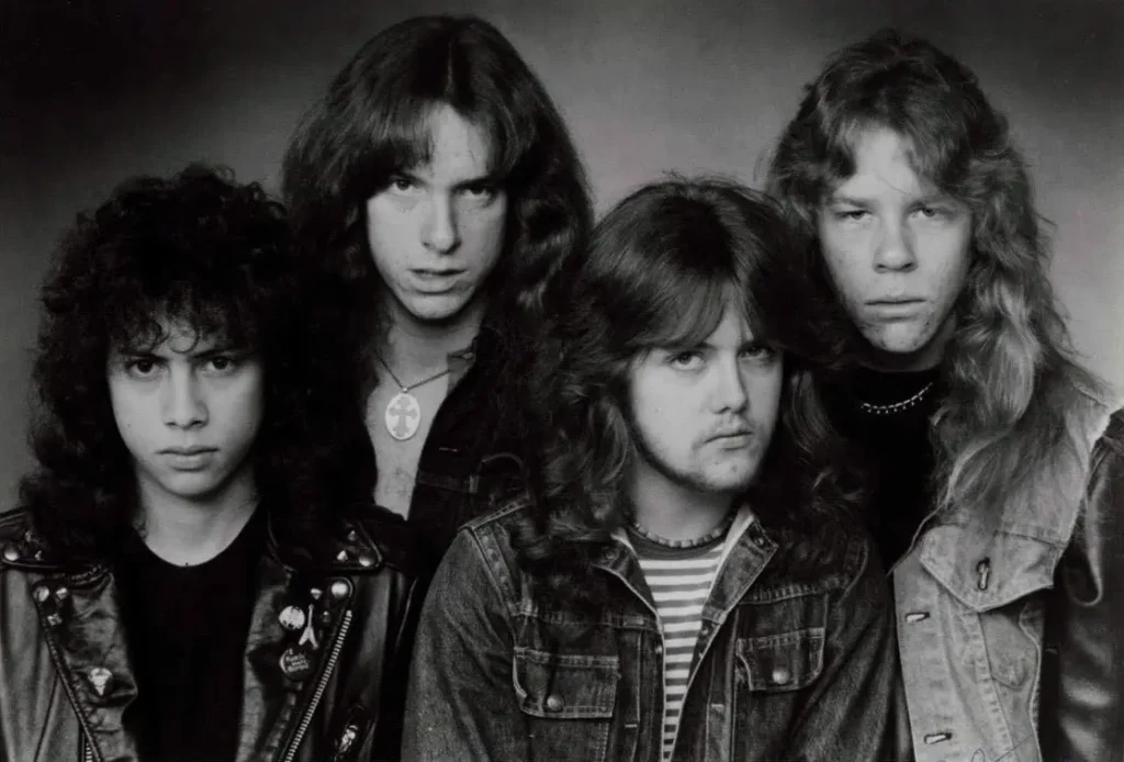 Kirk Hammett, Cliff Burton, Lars Ulrich e James Hetfield na formação do Metallica do início dos anos 1980.