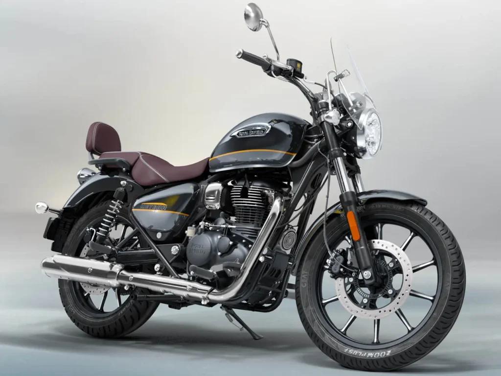Royal Enfield Meteor 350 Supernova Black.