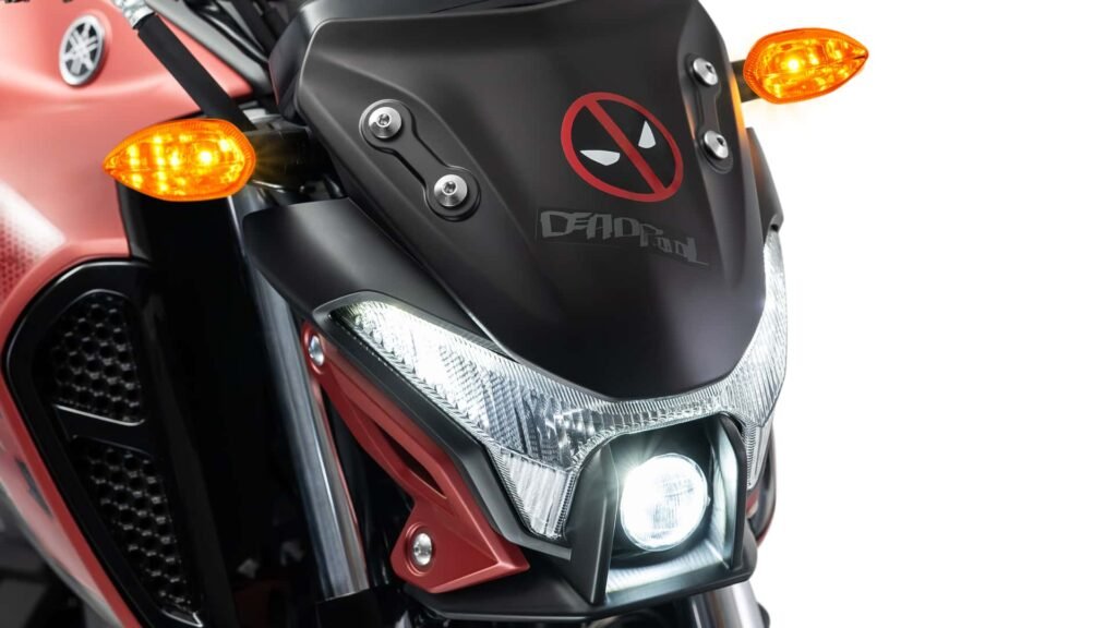 yamaha-fazer-fz15-deadpool