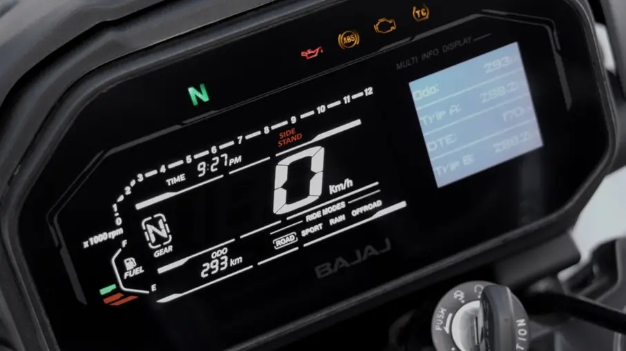 Novo painel LCD colorido da Bajaj Dominar 400 2027