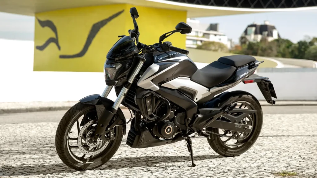 Bajaj Dominar 250 2027 ganha TCS e modos de pilotagem por R$ 23.800
