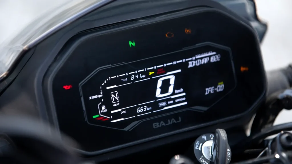 Novo painel digital da Bajaj Dominar 250 2027.
