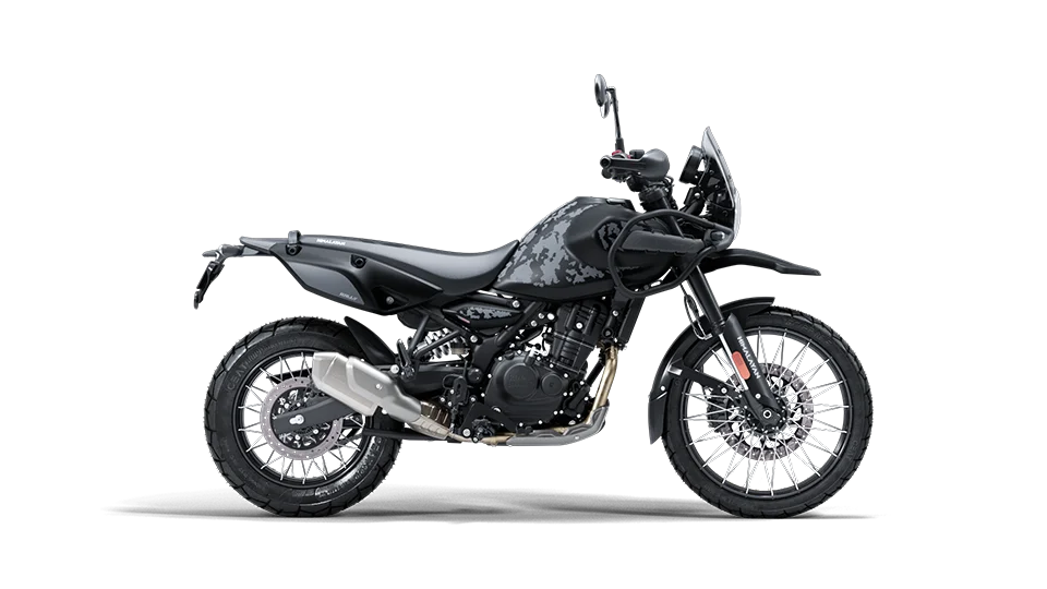 Royal Enfield Himalayan 450 Mana Black preta em vista lateral.